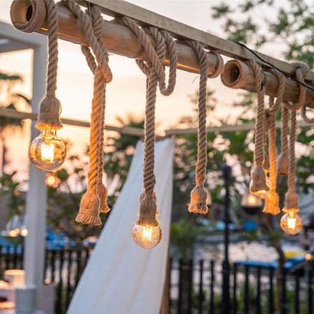 ホテル Radisson Dubai Damac Hills エクステリア 写真
