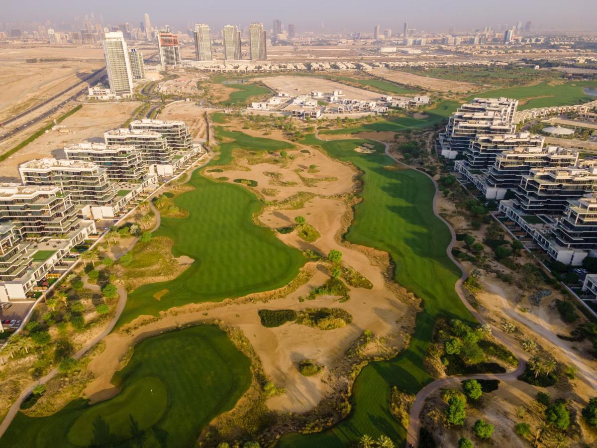 ホテル Radisson Dubai Damac Hills エクステリア 写真