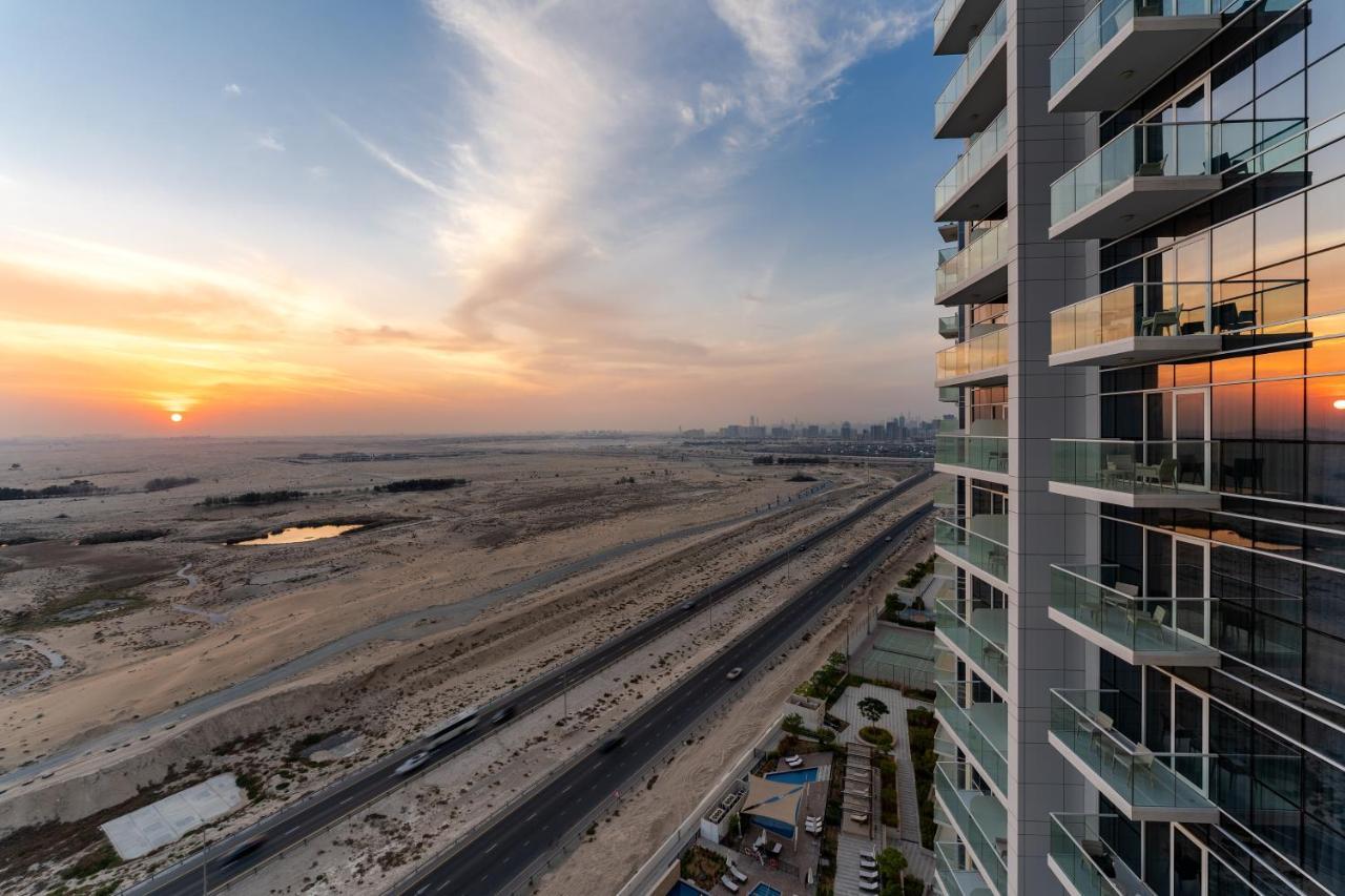 ホテル Radisson Dubai Damac Hills エクステリア 写真
