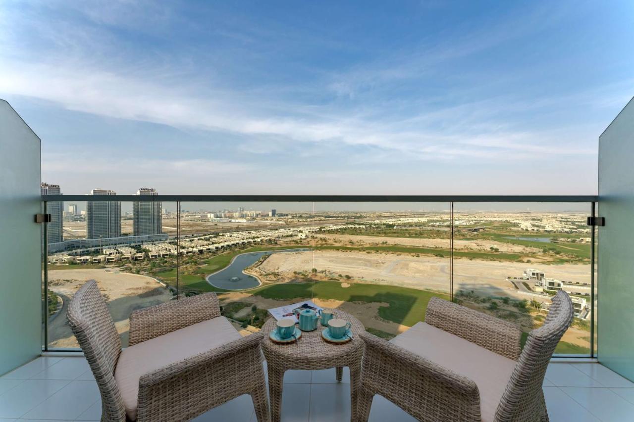 ホテル Radisson Dubai Damac Hills エクステリア 写真