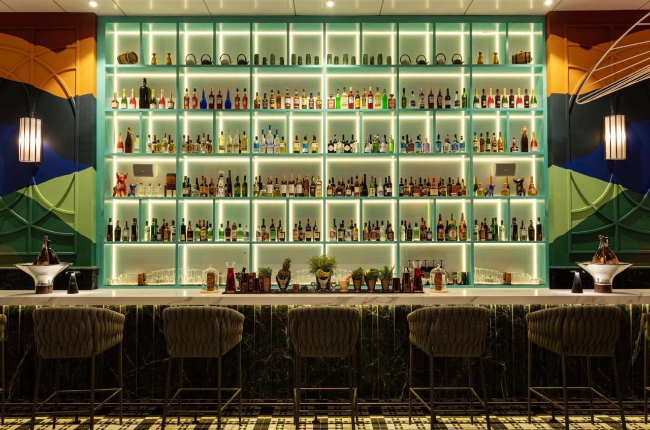 ホテル Radisson Dubai Damac Hills エクステリア 写真