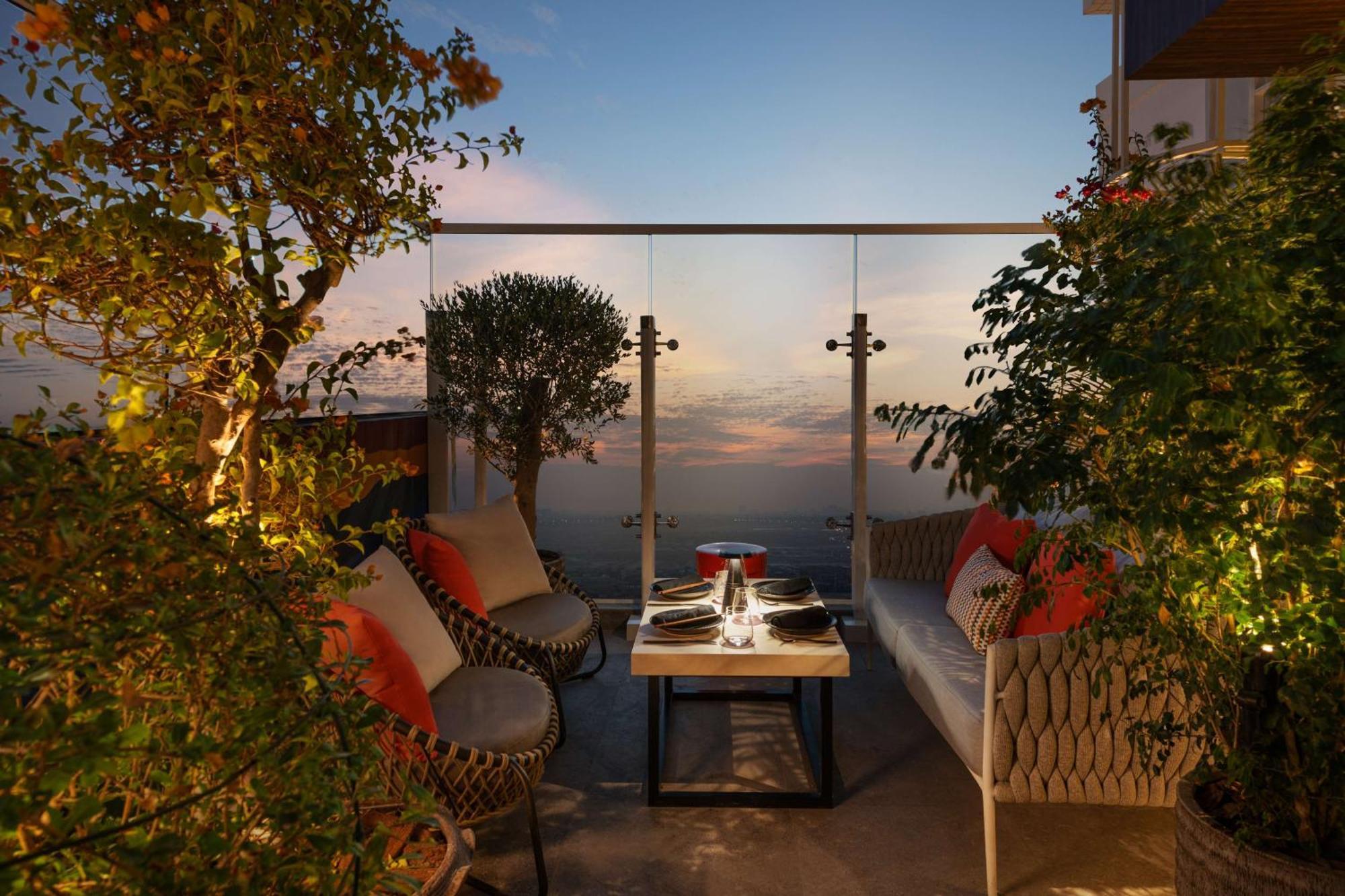 ホテル Radisson Dubai Damac Hills エクステリア 写真