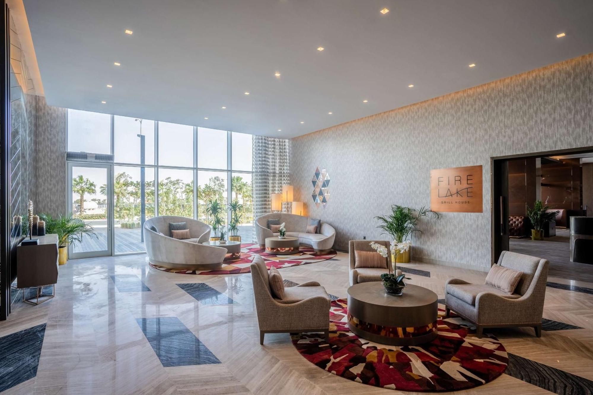 ホテル Radisson Dubai Damac Hills エクステリア 写真