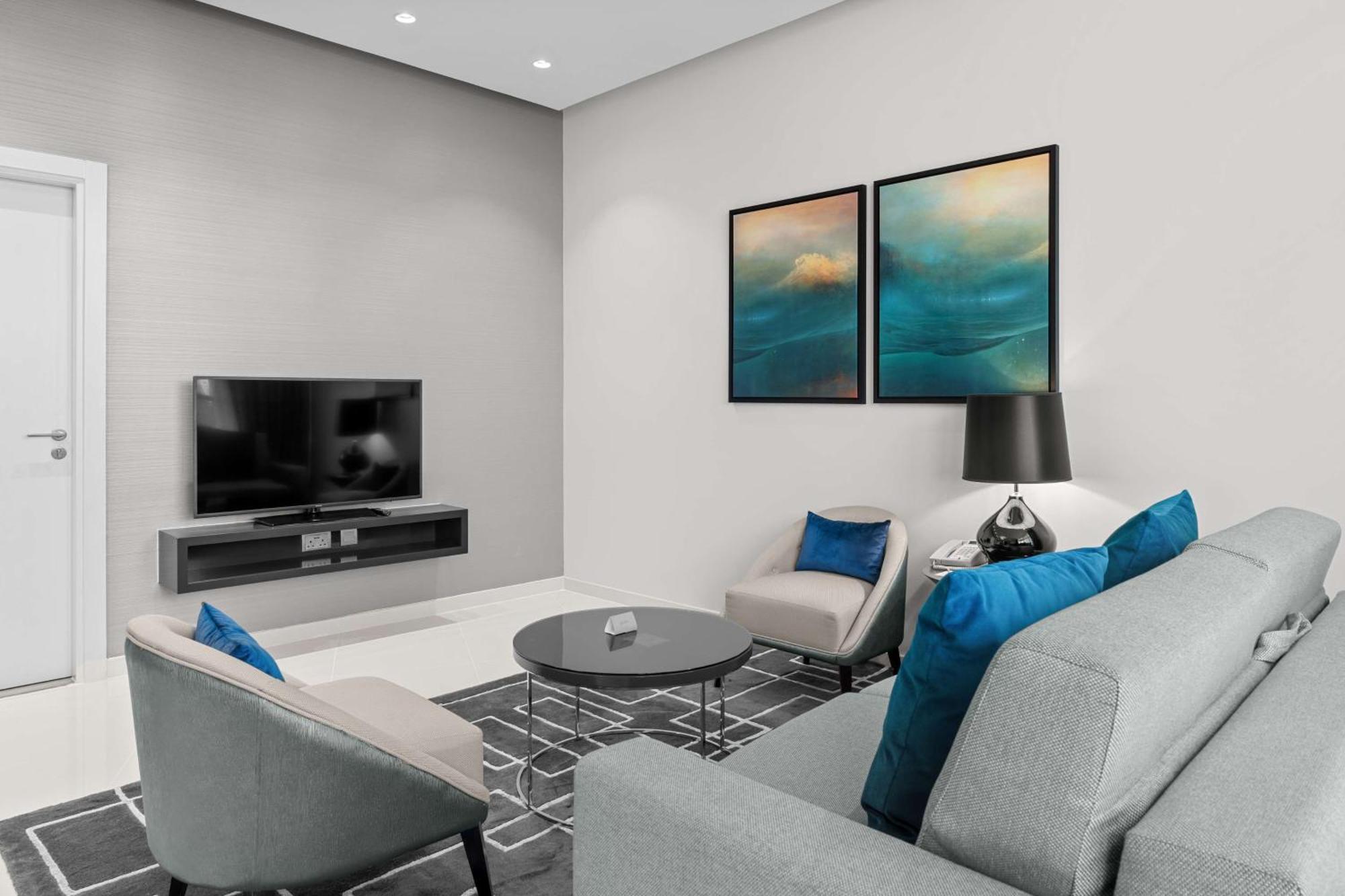 ホテル Radisson Dubai Damac Hills エクステリア 写真