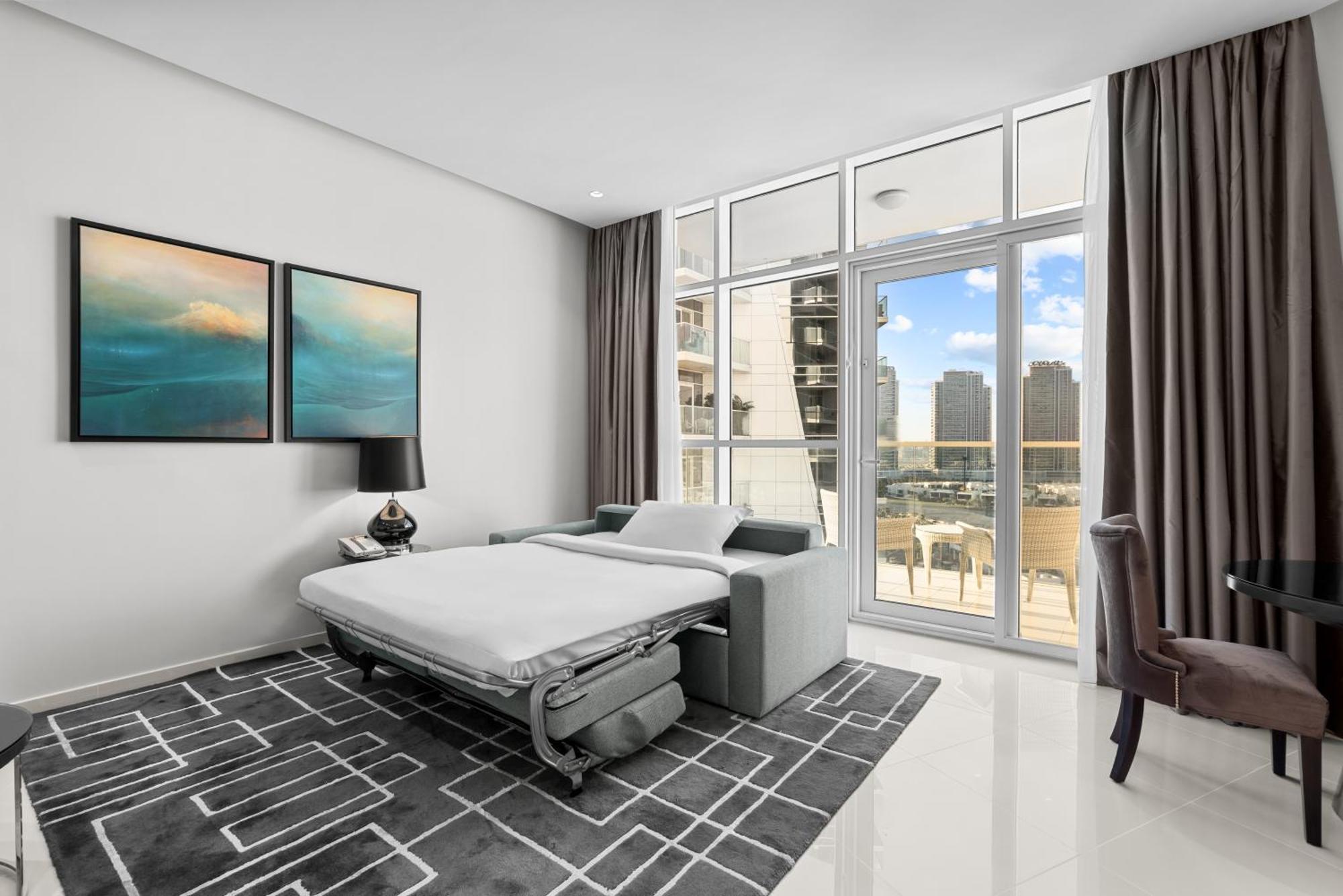 ホテル Radisson Dubai Damac Hills エクステリア 写真