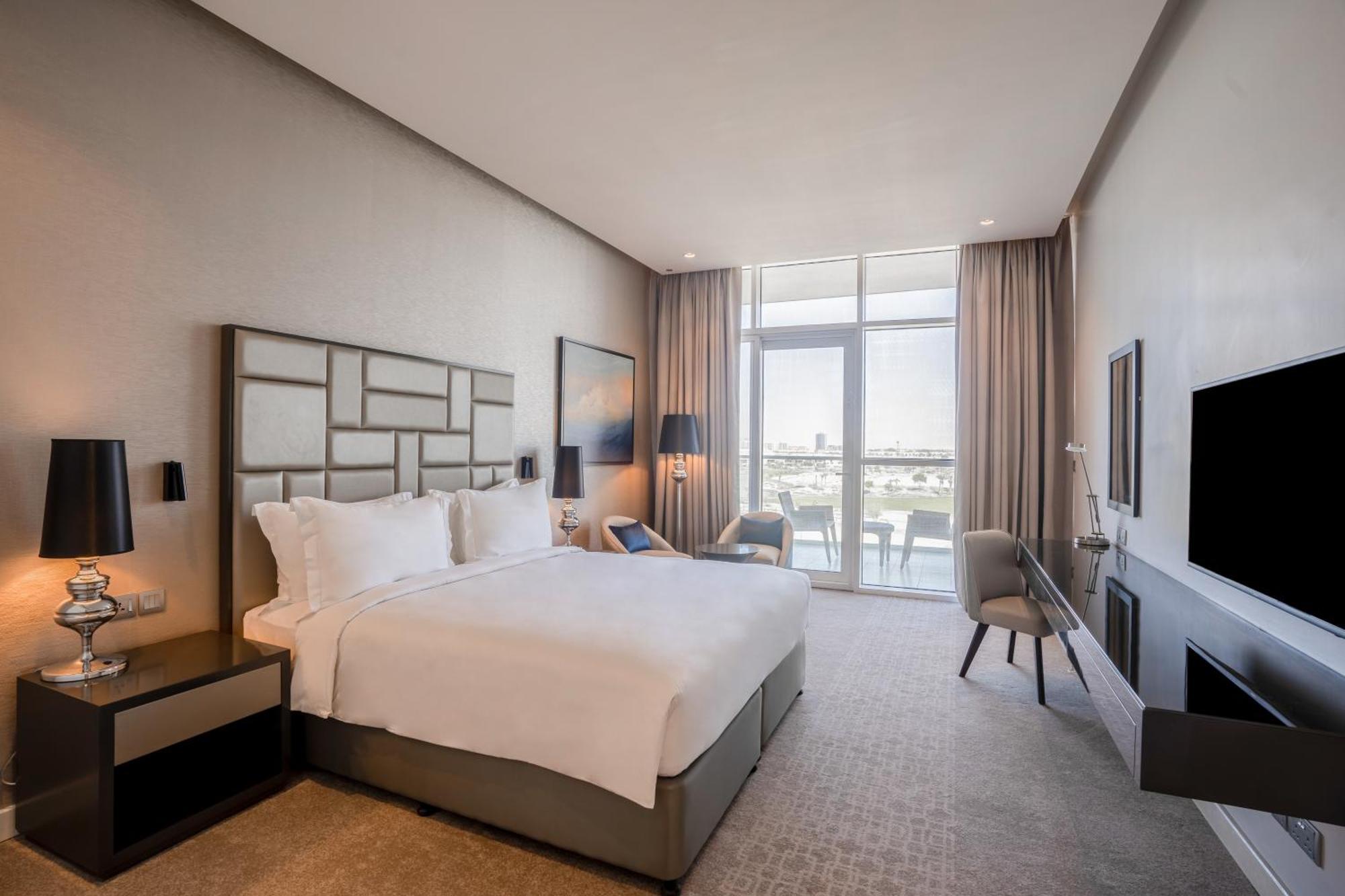 ホテル Radisson Dubai Damac Hills エクステリア 写真
