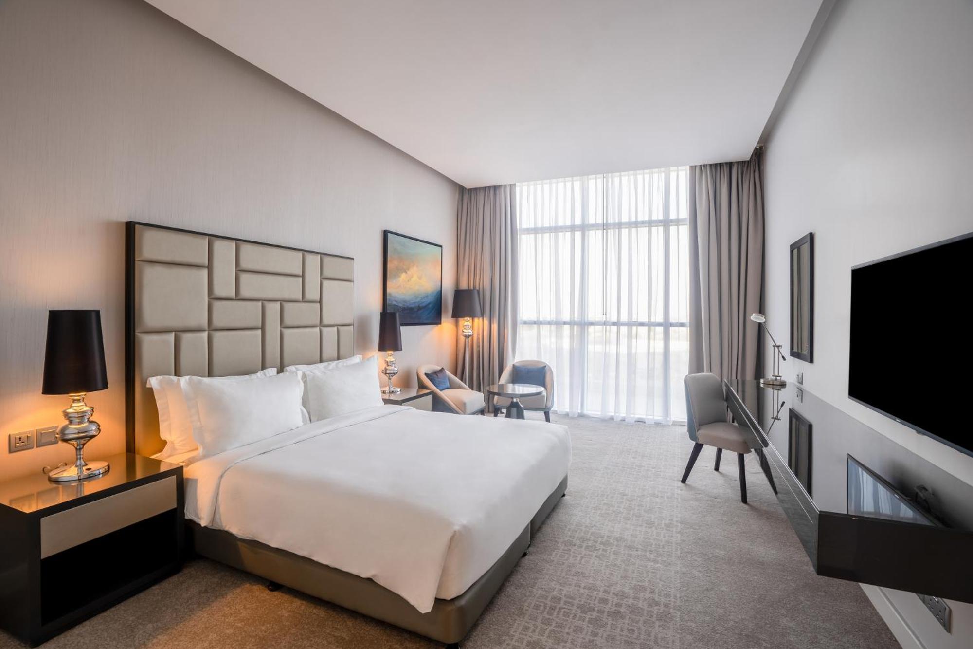 ホテル Radisson Dubai Damac Hills エクステリア 写真