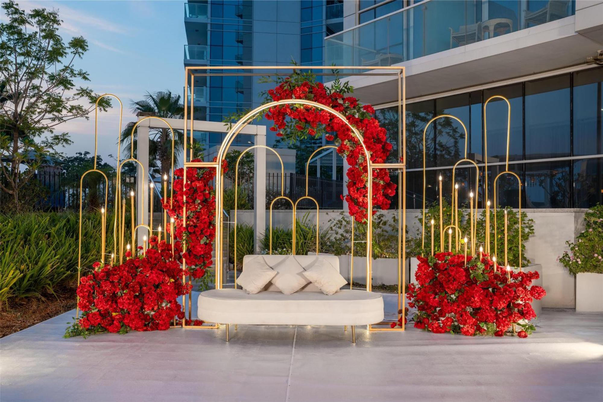 ホテル Radisson Dubai Damac Hills エクステリア 写真